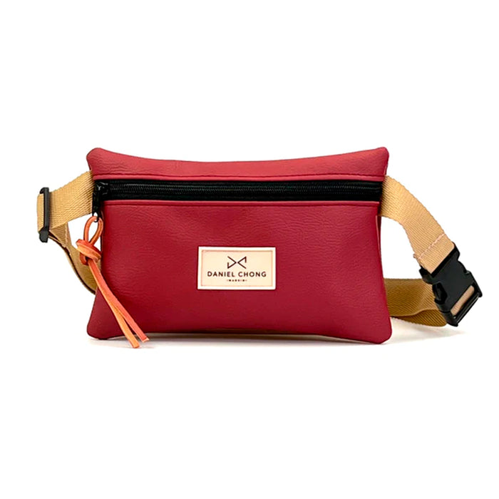 Riñonera impermeable Daniel Chong - Burdeos con correa beige y detalle marrón