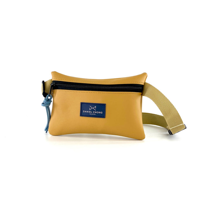 Riñonera impermeable Daniel Chong - Camel con detalle azul