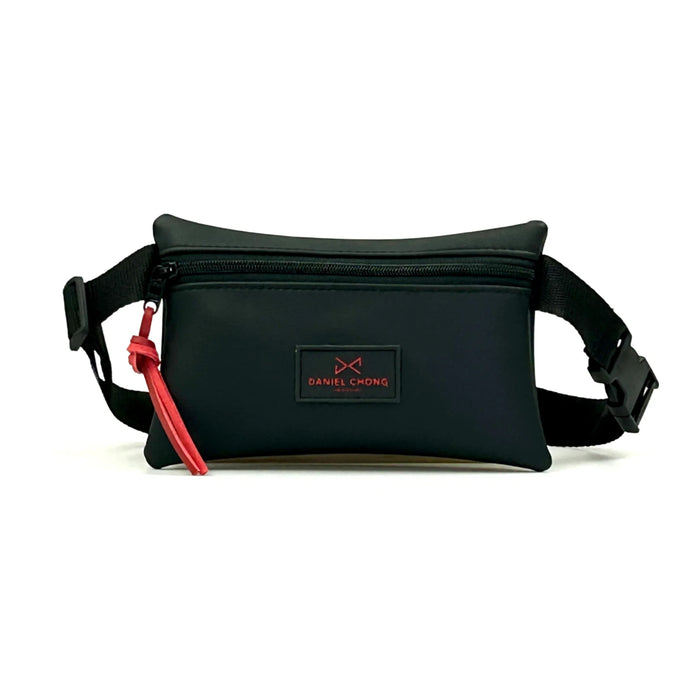 Riñonera impermeable Daniel Chong - Negra con correa negra y detalle rojo