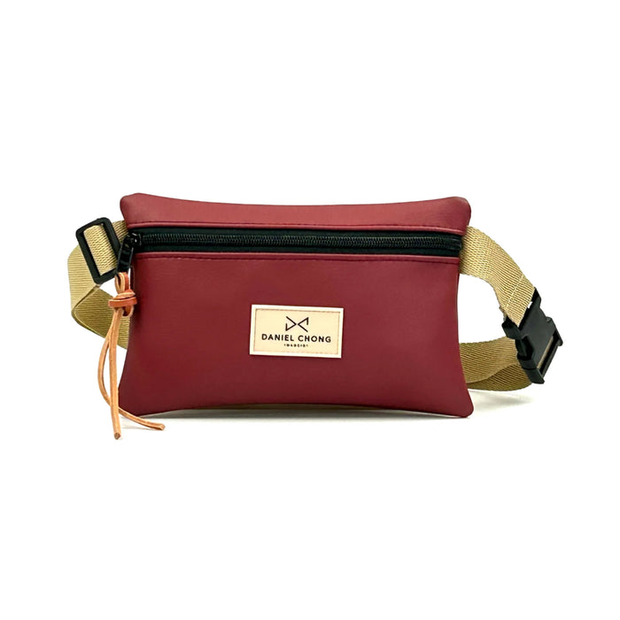 Riñonera impermeable Daniel Chong - Roja con correa beige y detalle marrón
