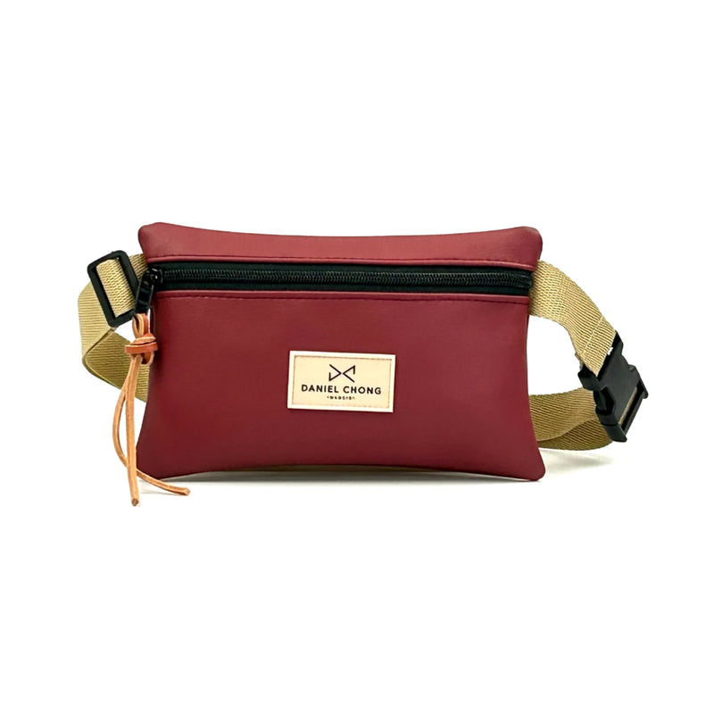 Riñonera impermeable Daniel Chong - Roja con correa beige y detalle marrón