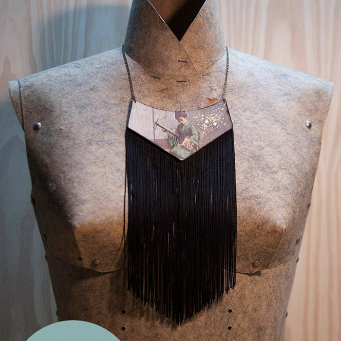 Colgante de madera y flecos Pura Garra - Shamisen