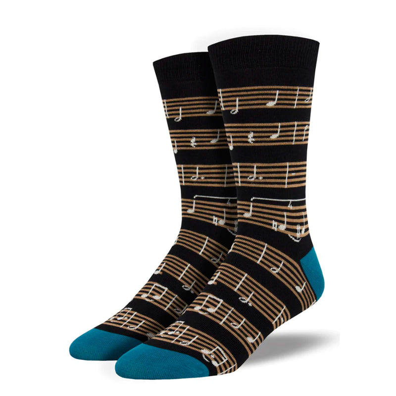 Calcetines de media caña de fondo negro estampado con pentagramas notas musicales. Calcetines estampados con partitura con puntera y talón en color azul.