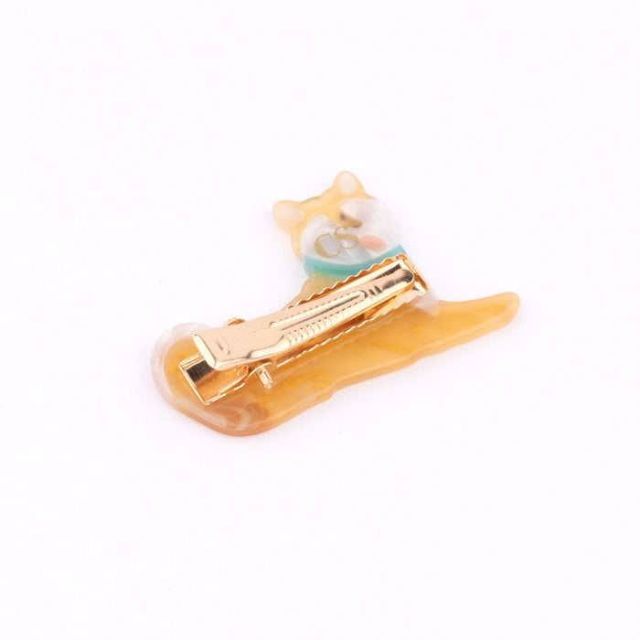 Pasador para el pelo en forma de perro shiba inu tumbado con collar azul