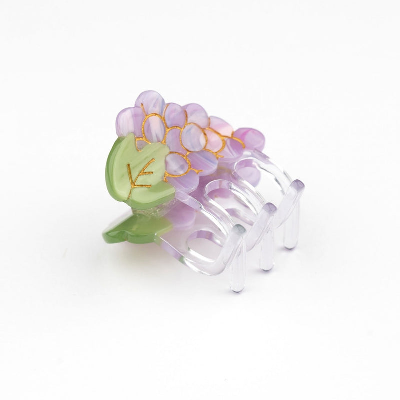Pinza mini para el pelo en forma de racimo de uvas. Pinza original y divertida fabricada con acetato de celulosa reciclado y biodegradable.