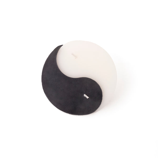  Doble vela decorativa en forma del símbolo chino del ying y el yang. Dos velas en forma de lágrima, una blanca y otra negra que forman el ying yang al juntarse.