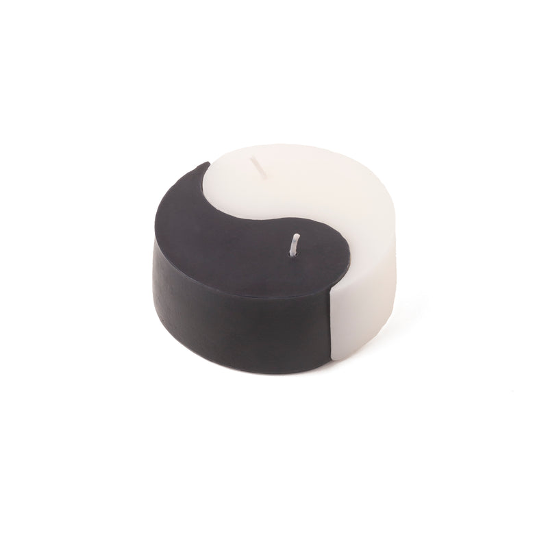 Doble vela decorativa en forma del símbolo chino del ying y el yang. Dos velas en forma de lágrima, una blanca y otra negra que forman el ying yang al juntarse.