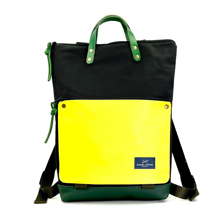 Mochila Book Holder Impermeable con bolsillo extra Daniel Chong - Negra con bolsillo amarillo