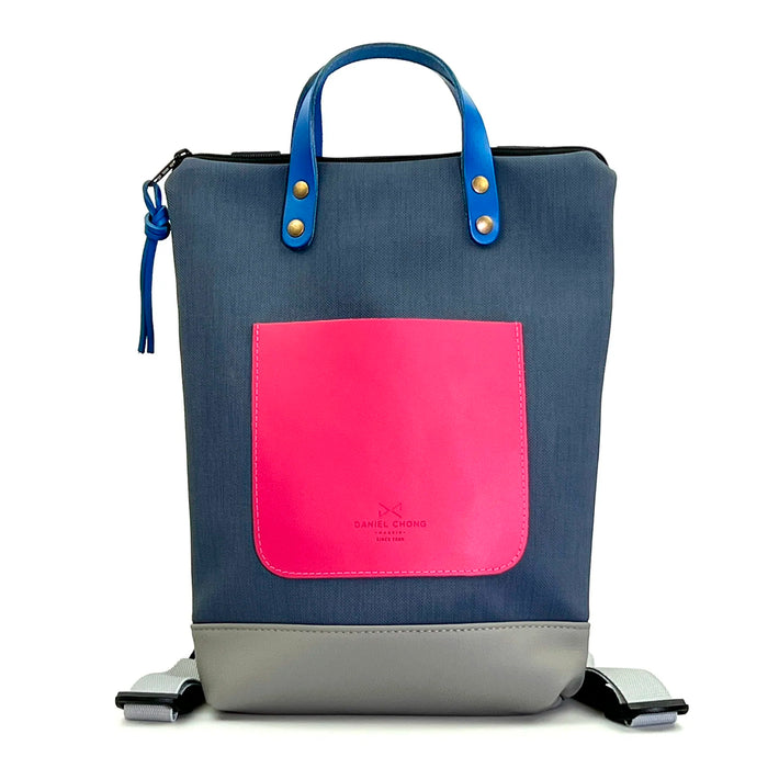 Mochila Mini Impermeable con bolsillo extra Daniel Chong - Azul con bolsillo fucsia
