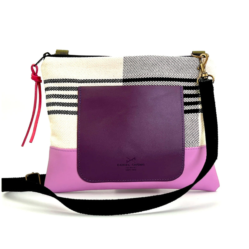 Bandolera mini loneta con bolsillo Daniel Chong - Rayas, base lila y bolsillo violeta
