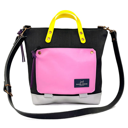 Bandolera Book Holder Cuadrada Impermeable con bolsillo extra Daniel Chong - Negro con bolsillo lila