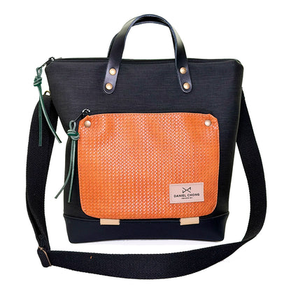 Bandolera Book Holder Cuadrada Impermeable con bolsillo extra Daniel Chong - Negro con bolsillo marrón