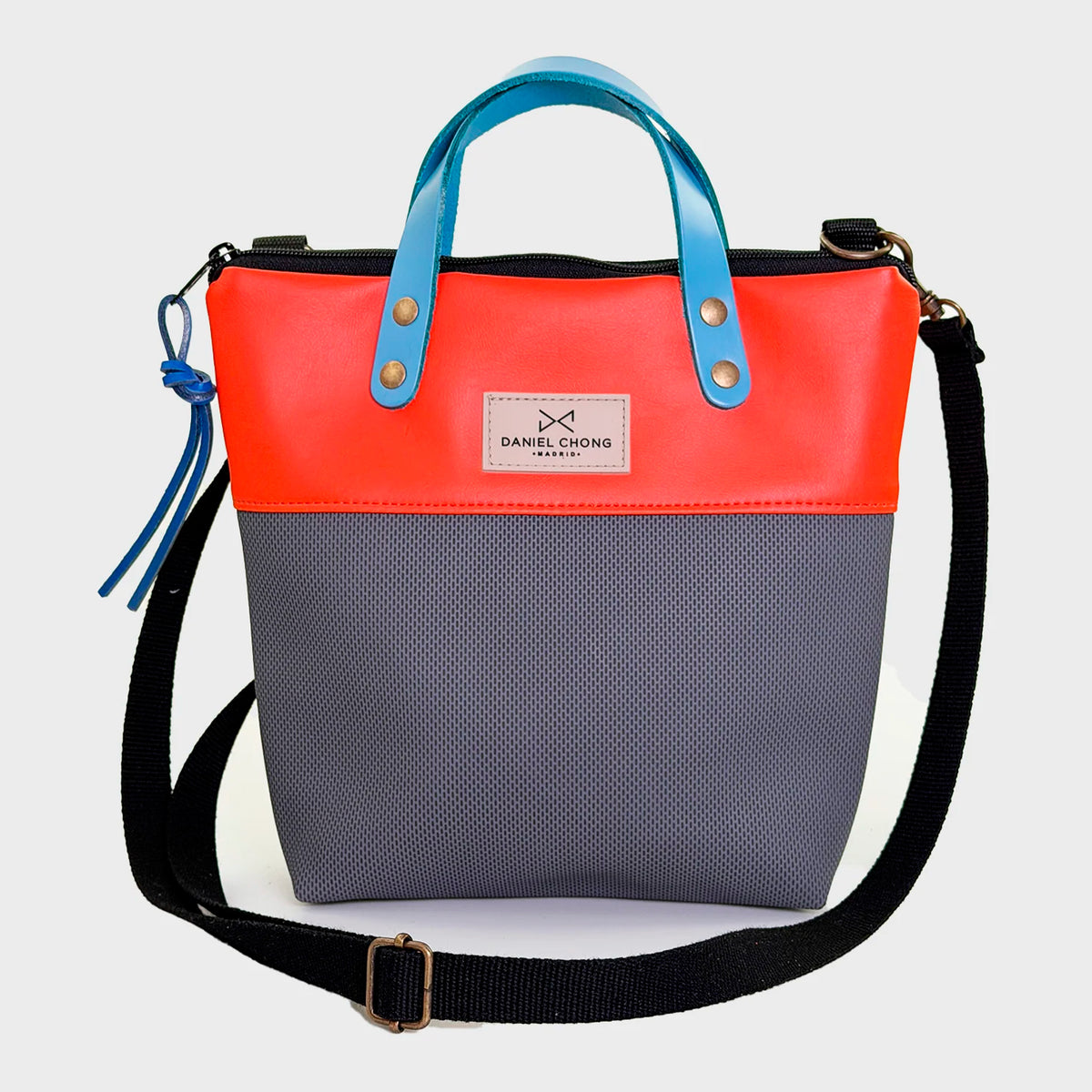 Bandolera mini impermeable con asas Daniel Chong - Asas azul cuerpo naranja y gris