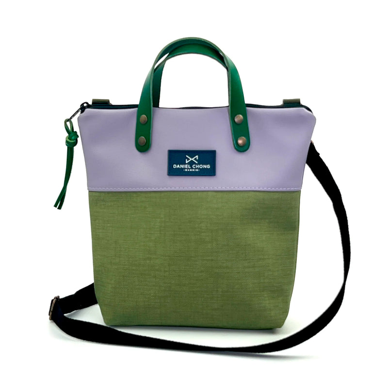 Bandolera mini impermeable con asas Daniel Chong - Asas verde cuerpo lila y verde