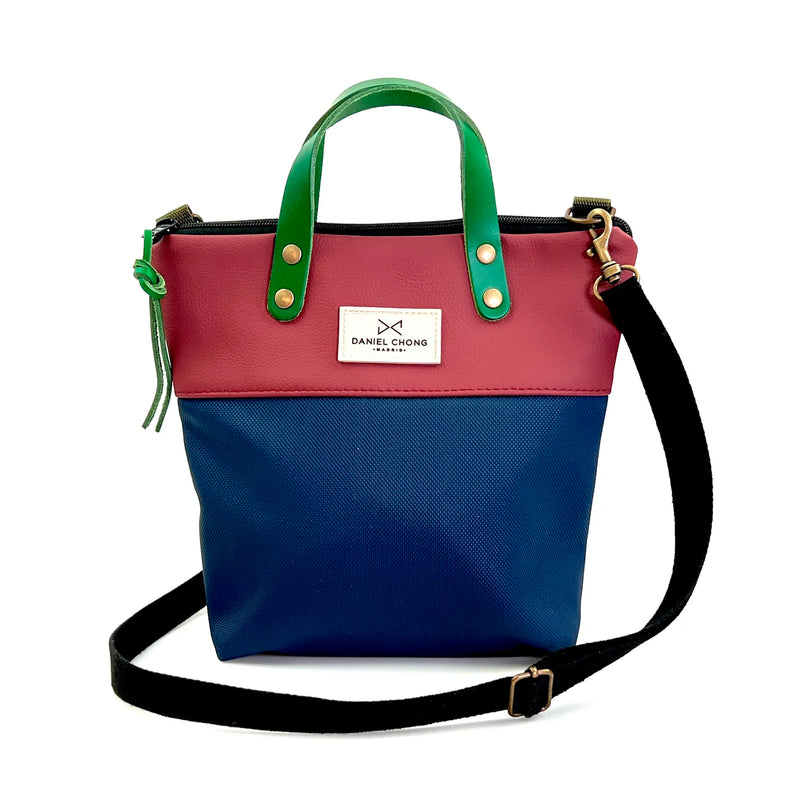 Bandolera mini impermeable con asas Daniel Chong - Asas verde cuerpo rojo y azul