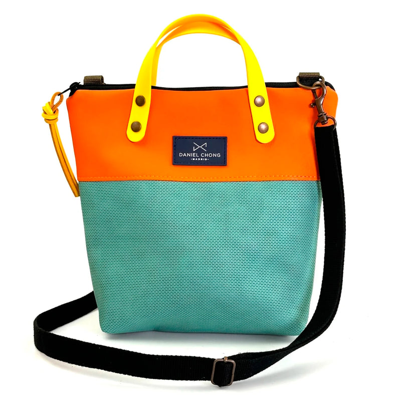 Bandolera mini impermeable con asas vegano Daniel Chong - Asas amarillo cuerpo naranja y turquesa