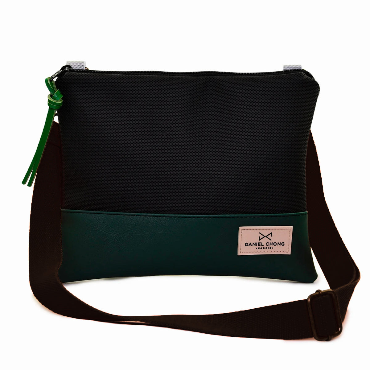 Bandolera mini cuadrada impermeable Daniel Chong - Negro con base verde