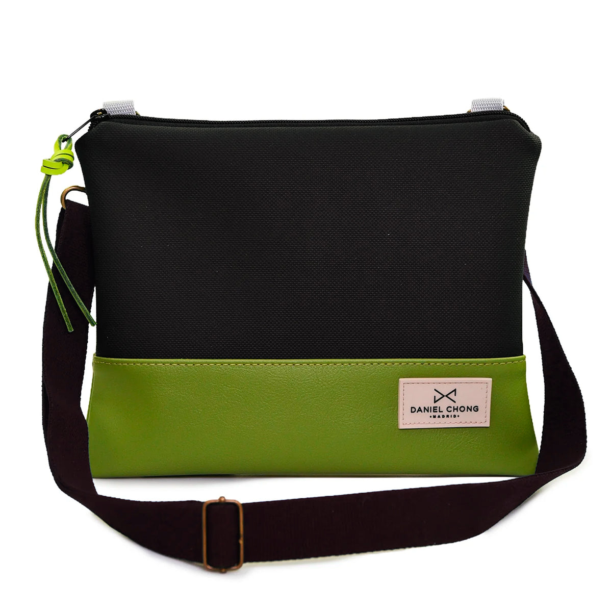 Bandolera mini cuadrada impermeable Daniel Chong - Negro con base verde