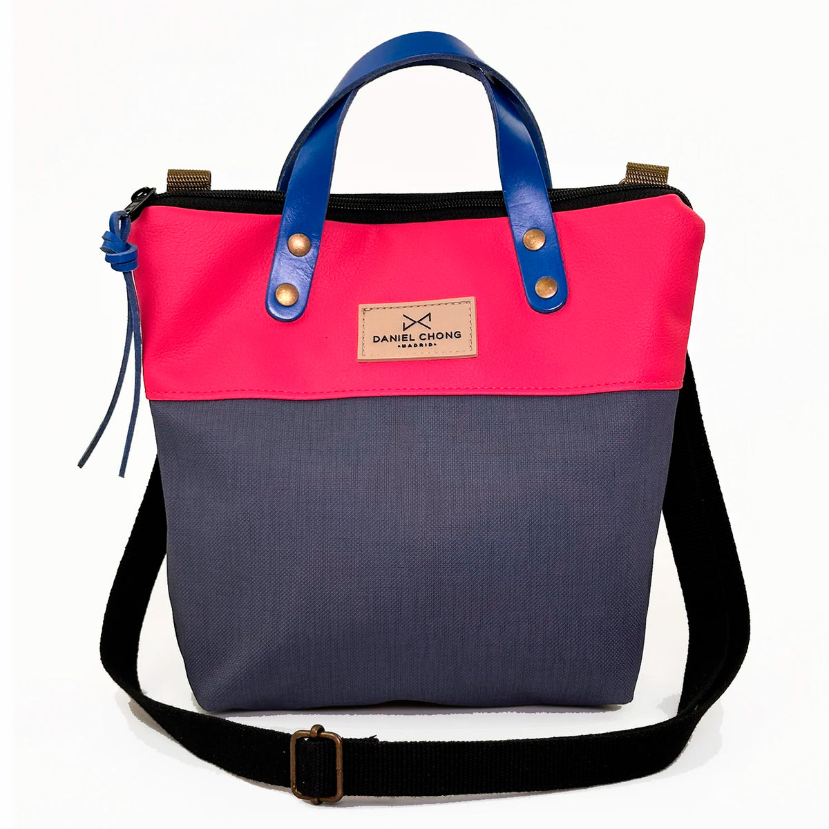 Bandolera mini impermeable con asas Daniel Chong - Asas azul cuerpo fucsia y azul