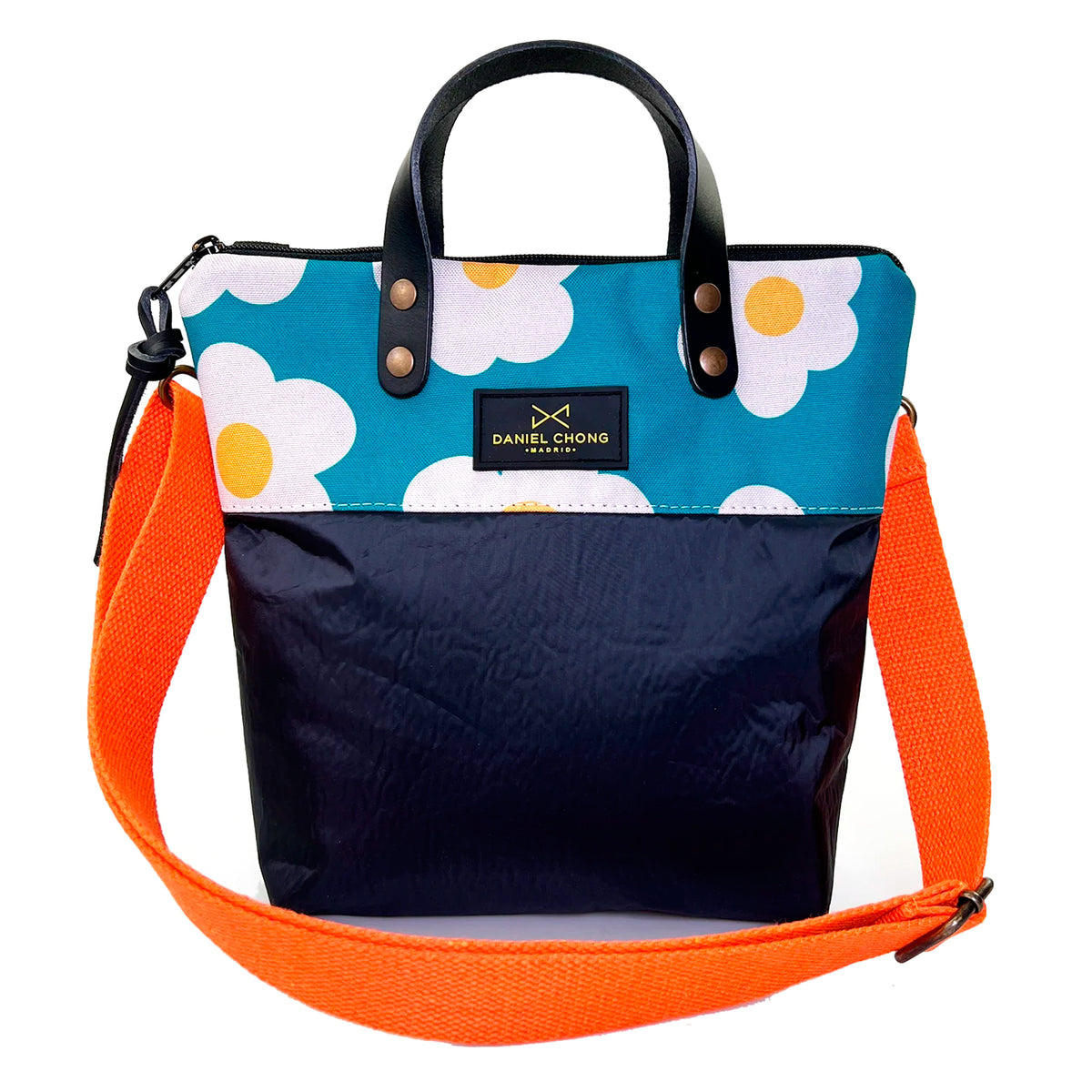 Bandolera mini impermeable con asas Daniel Chong - Graphic Edition Margaritas
