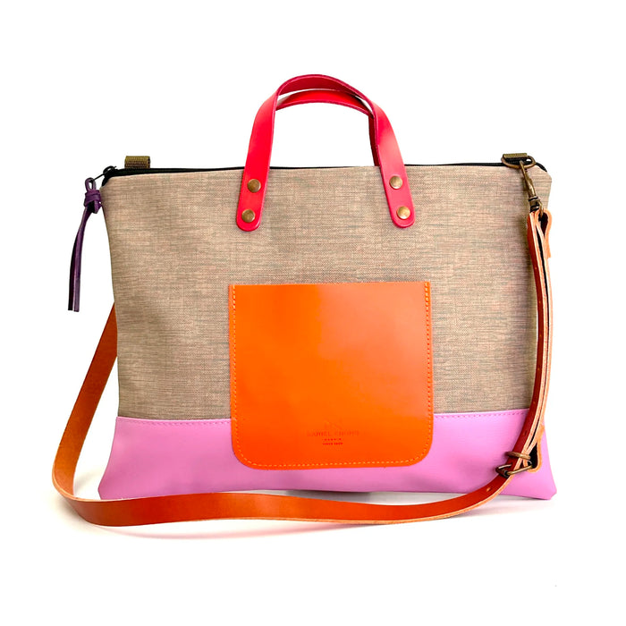 Bandolera Slim Impermeable Daniel Chong - Gris con bolsillo naranja y base rosa