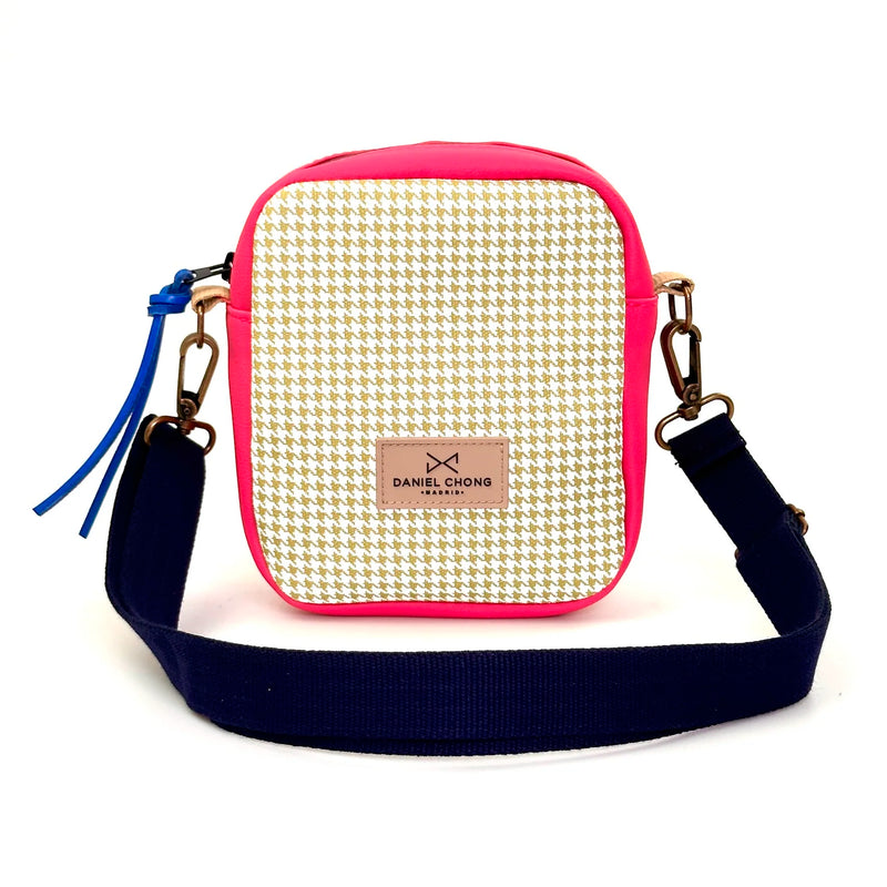 Bandolera Urban Box Mini impermeable Daniel Chong - Pata de gallo y fucsia