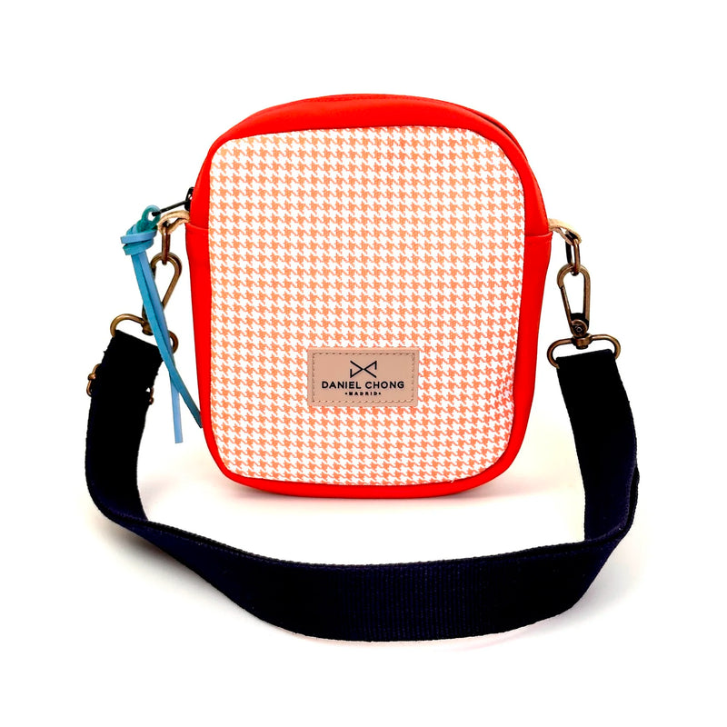 Bandolera Urban Box Mini impermeable Daniel Chong - Pata de gallo y rojo