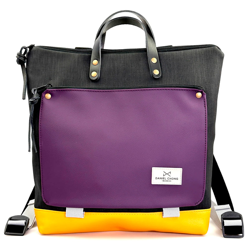 Mochila Book Holder Cuadrada Impermeable con bolsillo extra Daniel Chong - Negro con bolsillo violeta