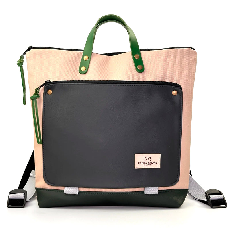 Mochila Book Holder Cuadrada Impermeable con bolsillo extra Daniel Chong - Beige con bolsillo negro