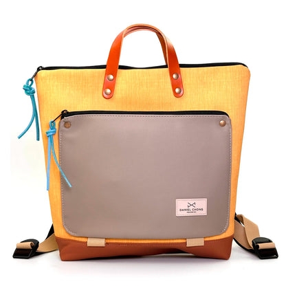 Mochila Book Holder Cuadrada Impermeable con bolsillo extra Daniel Chong - Amarillo con bolsillo beige