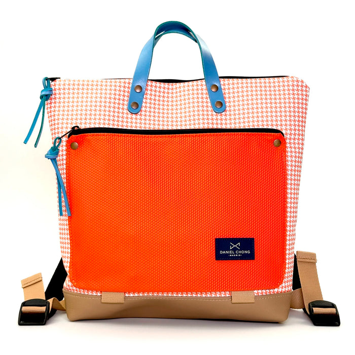 Mochila Book Holder Cuadrada Impermeable con bolsillo extra Daniel Chong - Pata de gallo naranja y bolsillo naranja