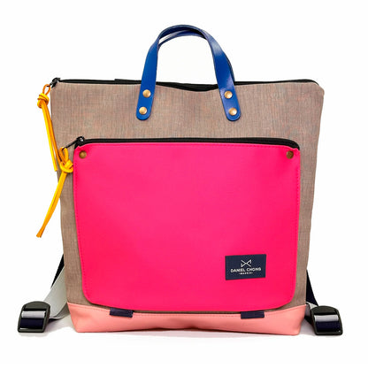 Mochila Book Holder Cuadrada Impermeable con bolsillo extra Daniel Chong - Gris con bolsillo fucsia
