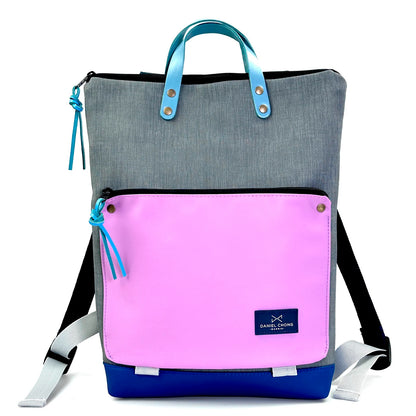 Mochila Book Holder Impermeable con bolsillo extra Daniel Chong - Gris con bolsillo rosa