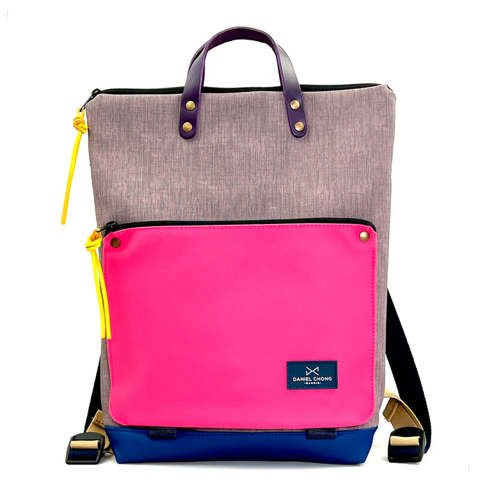 Mochila Book Holder Impermeable con bolsillo extra Daniel Chong - Gris con bolsillo fucsia