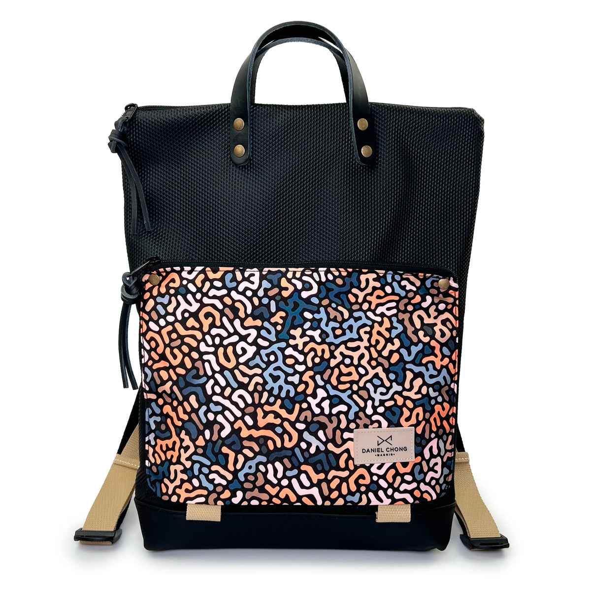Mochila Book Holder Impermeable con bolsillo extra Daniel Chong - Negro con bolsillo abstract