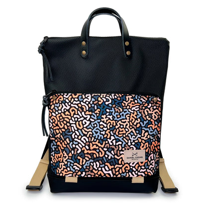 Mochila Book Holder Impermeable con bolsillo extra Daniel Chong - Negro con bolsillo abstract
