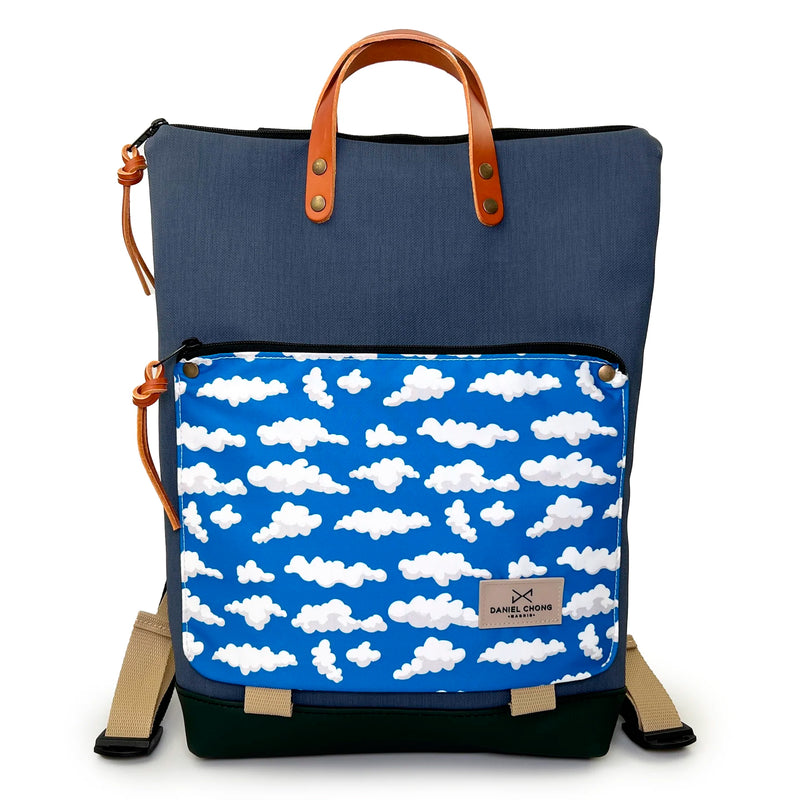 Mochila Book Holder Impermeable con bolsillo extra Daniel Chong - Azul con bolsillo nubes
