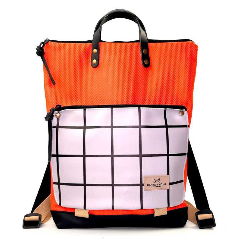 Mochila Book Holder Impermeable con bolsillo extra Daniel Chong - Naranja con bolsillo cuadriculado