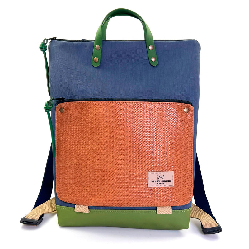 Mochila Book Holder Impermeable con bolsillo extra Daniel Chong - Azul con bolsillo marrón