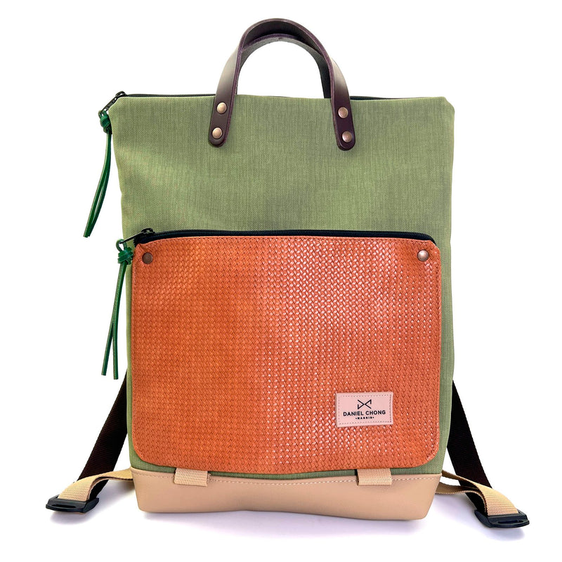 Mochila Book Holder Impermeable con bolsillo extra Daniel Chong - Verde con bolsillo marrón
