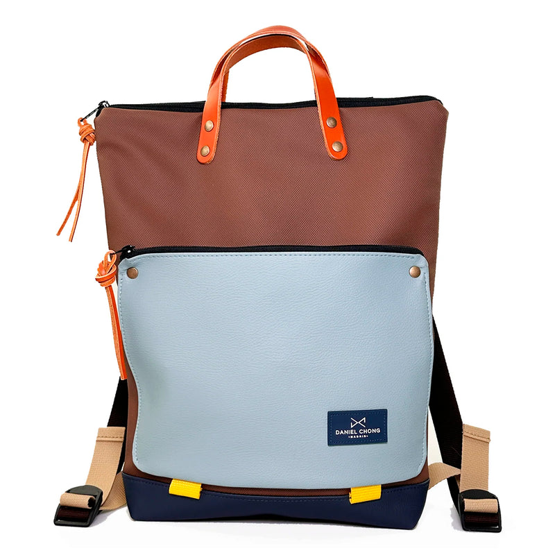Mochila Book Holder Impermeable con bolsillo extra Daniel Chong - Marrón con bolsillo gris