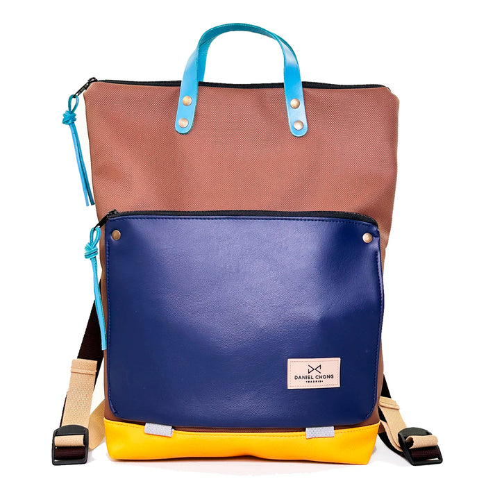 Mochila Book Holder Impermeable con bolsillo extra Daniel Chong - Marrón con bolsillo azul