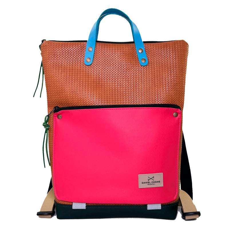 Mochila Book Holder Impermeable con bolsillo extra Daniel Chong - Marrón con bolsillo fucsia