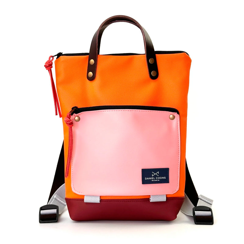 Mochila Mini Book Holder Impermeable con bolsillo extra Daniel Chong - Naranja con bolsillo rosa