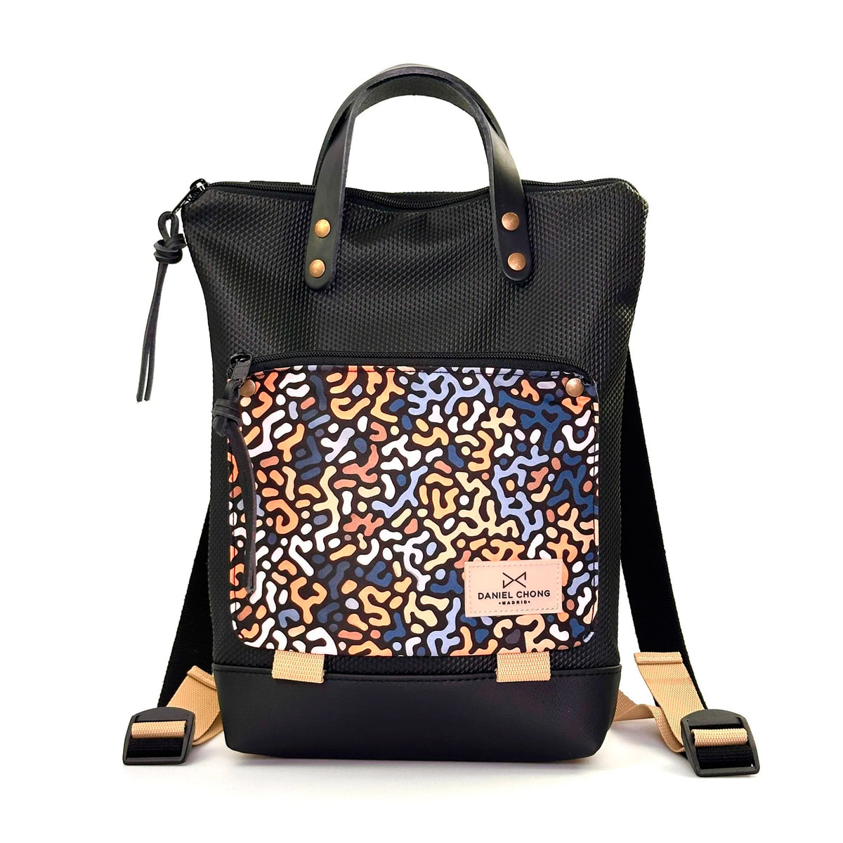 Mochila Mini Book Holder Impermeable con bolsillo extra Daniel Chong - Negro con bolsillo abstract
