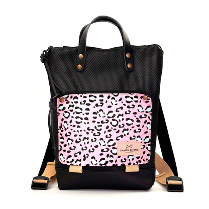 Mochila Mini Book Holder Impermeable con bolsillo extra Daniel Chong - Negro con bolsillo animal print
