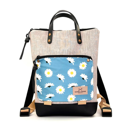 Mochila Mini Book Holder Impermeable con bolsillo extra Daniel Chong - Gris con bolsillo margaritas