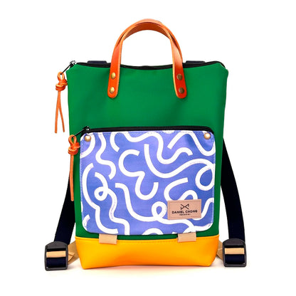 Mochila Mini Book Holder Impermeable con bolsillo extra Daniel Chong - Verde con bolsillo vueltas