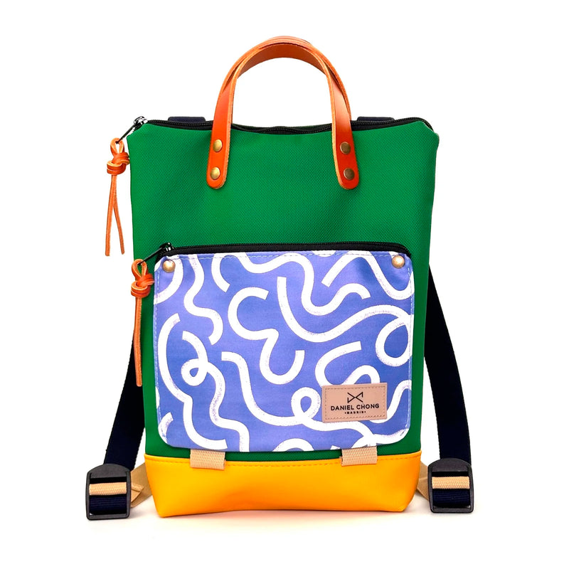 Mochila Mini Book Holder Impermeable con bolsillo extra Daniel Chong - Verde con bolsillo vueltas