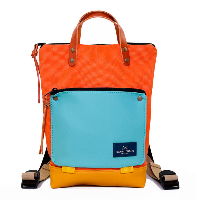 Mochila Mini Book Holder Impermeable con bolsillo extra Daniel Chong - Naranja con bolsillo azul